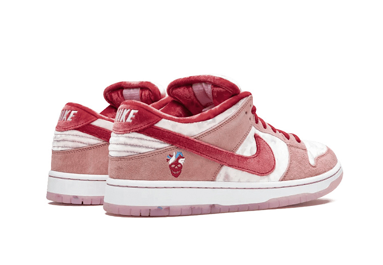 Nike SB Dunk Low StrangeLove Skateboards