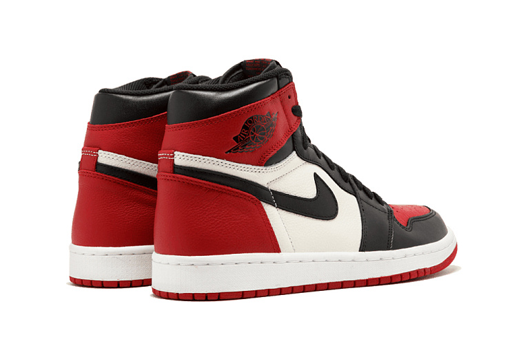 Nike Air Jordan 1 Retro High Bred Toe