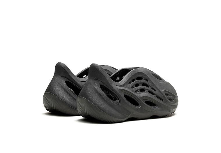 Yeezy Foam RNNR Carbon Kids